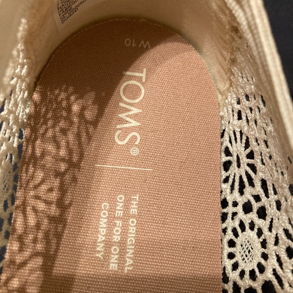 NWOT TOMS Women’s Floral Lace Slip On Flats. Size 10. No box. Free canvas bag. - Picture 5 of 6